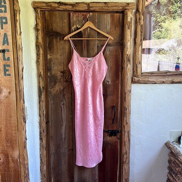 Women's Vintage Satin Dress teddy pink Size Medium Floral Lace V Neck - Picture 1 of 4